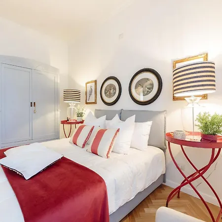 With Private Parking In Apartamento Lucca